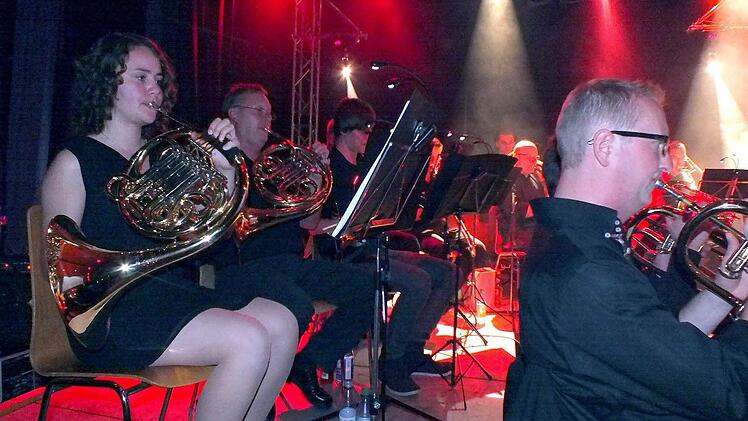 Vollste Konzentration bei den Musikern des Sander Blsorchesters und dazu die passende Kulisse. Das Konzert-Wochenende war ein echtes Erlebnis für die Besucher.  Fotos: Alfons Beuerlein