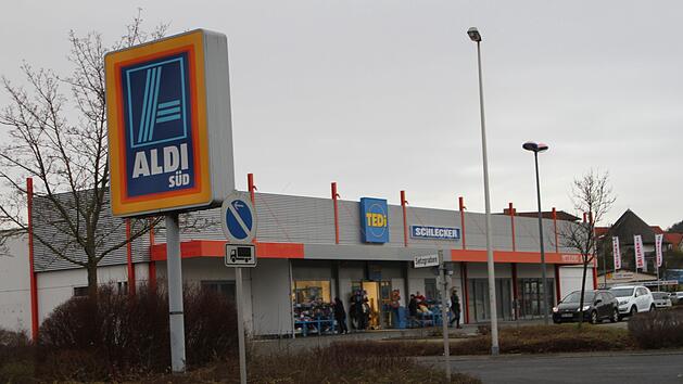 Aldi S&uuml;d besch&auml;ftigt im mittelfr&auml;nkischen Roth 290 Angestellte. Foto: Sina Schuldt/dpa