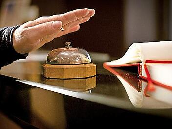 In vielen Hotels fehlt Personal – Wartezeiten nach dem Klingeln müssen einkalkuliert werden.