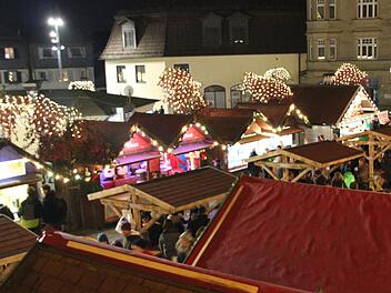 Blick auf den Kronacher Weihnachtsmarkt  Foto: Friedwald SchedelBlick auf den Kronacher Weihnachtsmarkt  Foto: Friedwald Schedel