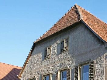 Das Kleebauernhaus muss erst hergerichtet werden, bevor es als Lonnerstadter Unterkunft für Flüchtlinge infrage kommen könnte. Foto: Evi Seeger