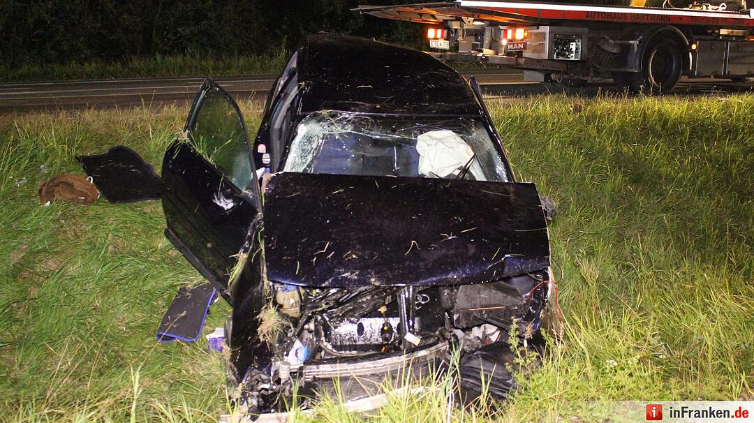 Pkw landet nach Überschlag auf Dach - Insassen kamen mit leichten Verletzungen davon