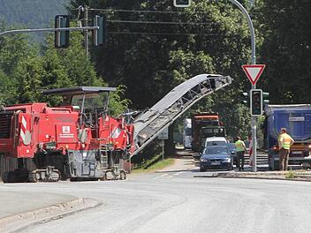 Baustellen machen den Pendlern im Frankenwald derzeit das Leben schwer. Fotos: Jan Koch (1)/Corinna Igler (1)/ Veronika Schadeck (9)
