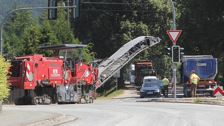 Baustellen machen den Pendlern im Frankenwald derzeit das Leben schwer. Fotos: Jan Koch (1)/Corinna Igler (1)/ Veronika Schadeck (9)