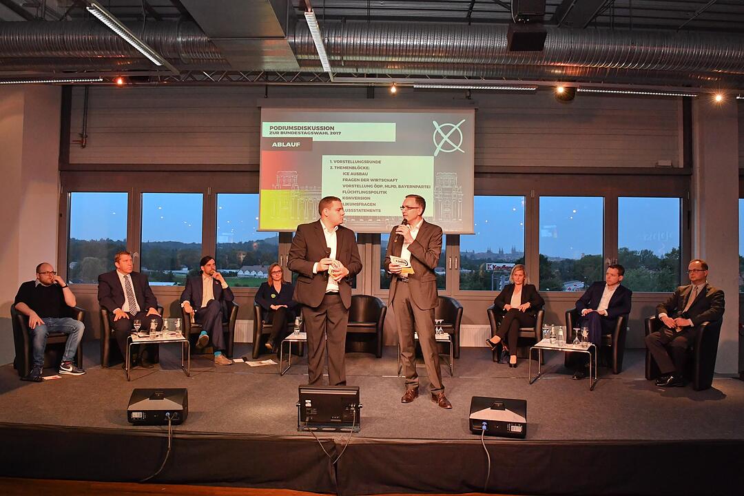 Podiumsdiskussion zur Bundestagswahl in der Brose Arena in Bamberg