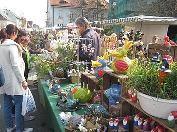 Je wärmer die Jahreszeit, desto bunter der Markt.  Foto: Norbert Rittmaier