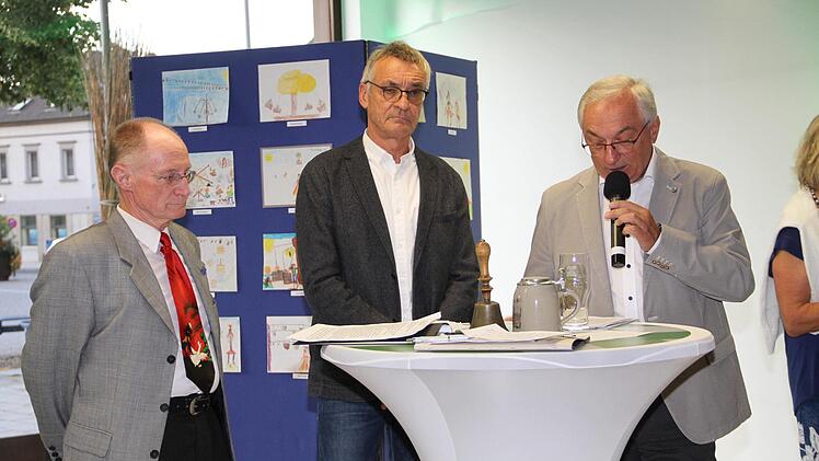 ) Paul Blomeier, Manfred Diller und Josef Breunlein ließen die letzten Korbmärkte Revue passieren.