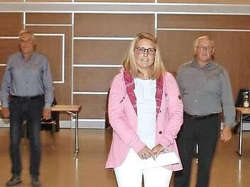 Bei der Sitzung des Stadtrates am Montag wurden die Ortssprecher offiziell verpflichtet (von links): Werner Schübel (Lempertshausen), Bürgermeister Tobias Ehrlicher, Dietmar Westhäuser (Roßfeld), Zweiter Bürgermeister Ernst-Wilhelm Geiling, Sarah Schafhauser (Mährenhausen), Peter Pohl (Sülzfeld), Harald Weber (Rudelsdorf), Rainer Höfer (Oettingshausen) und Harald Hager (Grattstadt).  Foto: Martin Rebhan