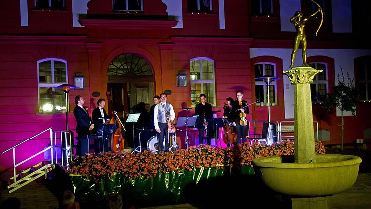 Stimmungsvoll: Altstadt-Serenade vom dem "Haus des Gastes" in Bad Rodach.Foto: Jochen Berger
