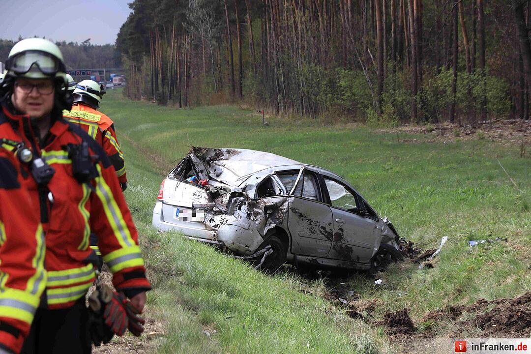Nürnberg: Auto überschlägt sich mehrmals auf der A3 – Familie verletzt