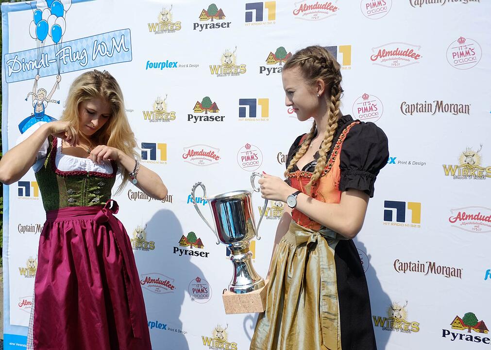 Dirndl-Flug-WM in Nürnberg