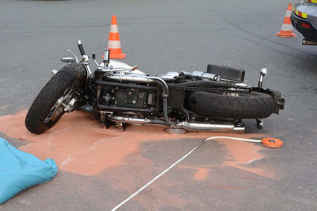 Kreis Kulmbach: Lkw-Fahrer übersieht Motorradfahrerin bei Wirsberg