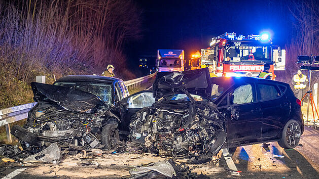 B303 im Kreis Coburg: Mehrere Verletzte bei Unfall - Bundesstra&szlig;e stundenlang gesperrt