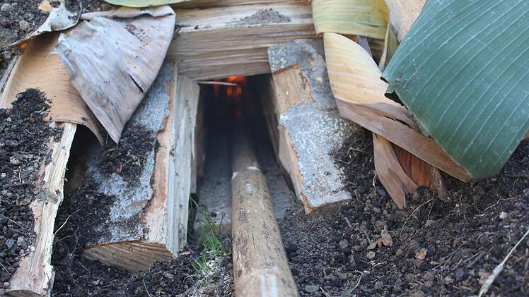 Das Feuer arbeitet sich im Zündkanal nach oben Foto: Veronika Schadeck