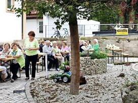 DerSeniorentreff nahm den Pfarrgarten bereits in Betrieb. Foto: Deuerling