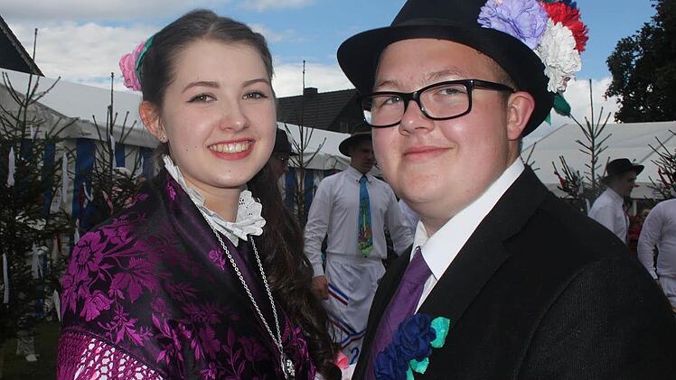 Jessica Bauer mit ihrem Zechburschen. Foto: Veronika Schadeck