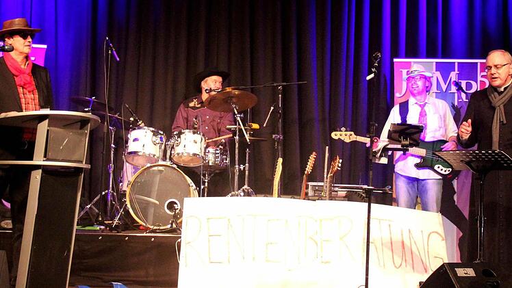 Impressionen von der Höchstadter Rosenmontagsparty. Foto: Johanna Blum