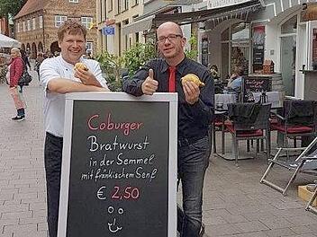 Fränkischer Exportschlager: In der Weinlounge unweit der Marienkirche am Nordermarkt servieren Oliver Faber und Küchenchef Alexander Weissmann ihren Gästen auch Coburger Bratwürste.
