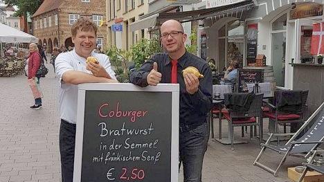 Fränkischer Exportschlager: In der Weinlounge unweit der Marienkirche am Nordermarkt servieren Oliver Faber und Küchenchef Alexander Weissmann ihren Gästen auch Coburger Bratwürste.