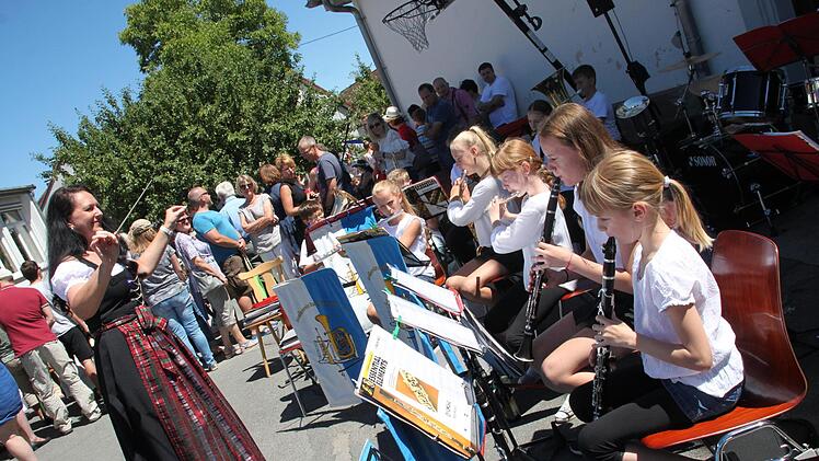 Impressionen vom Burghaiger Wiesenfest Foto: Stephan Stöckel