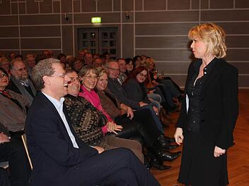 German Hacker lachte herzhaft über Simone Solgas Spott, auch wenn er selbst dessen Ziel war. Fotos: Max Kaltenhäuser