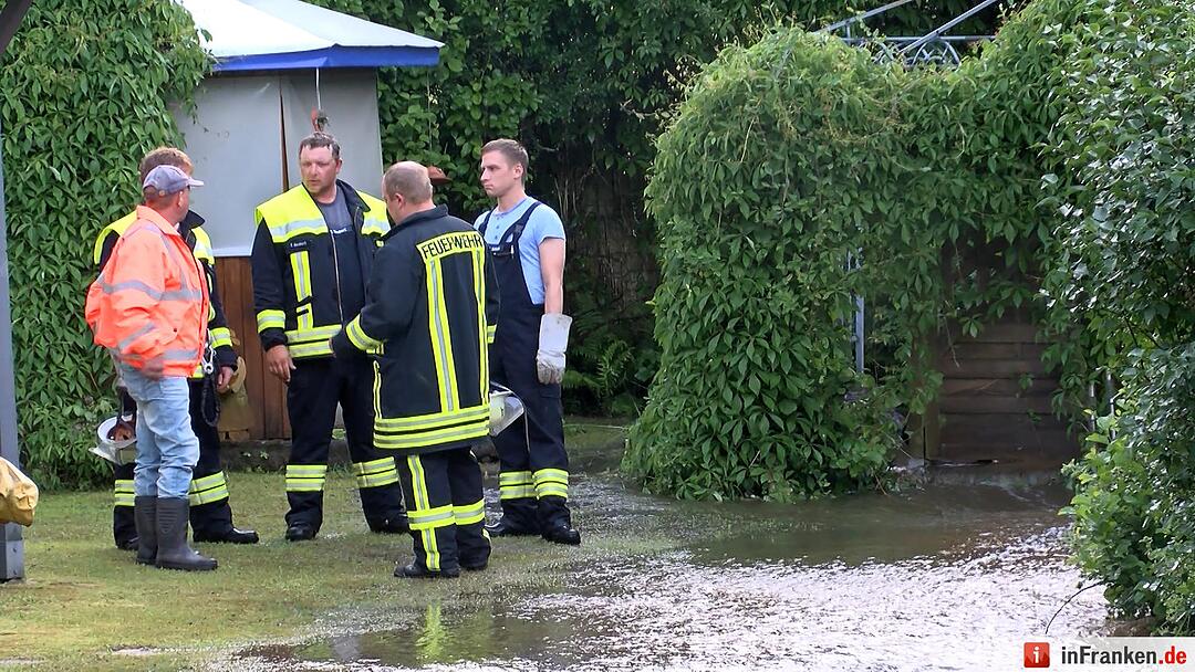 Erneuter Starkregen setzt Ortschaften unter Wasser
