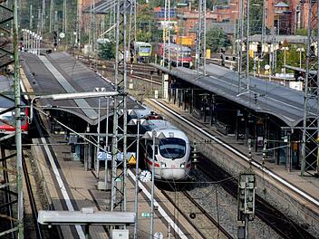 Sieben Ausbau-Varianten für die Bahntrasse durch Bamberg sind noch im Rennen. Die Entscheidung fällt Anfang des nächsten Jahres.  Ronald Riinkelf
