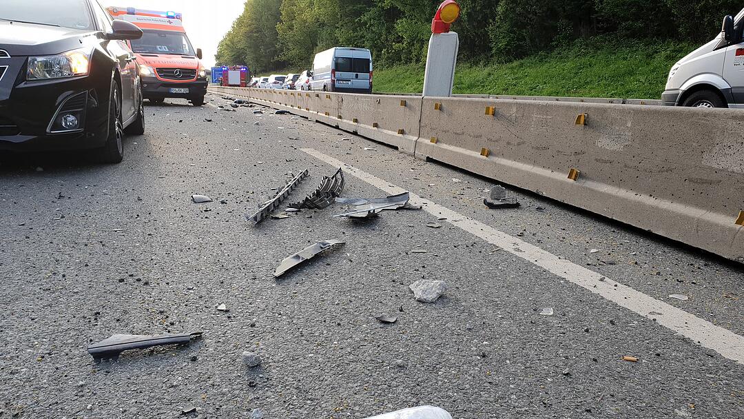 Auto überschlägt sich im Baustellenbereich auf der A6 im Kreis Roth
