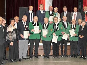 Zahlreiche Steinbacher wurden für ihr ehrenamtliches Engagement geehrt. Fotos: Veronika Schadeck