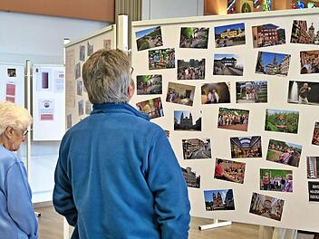 Die Ausstellung zur Geschichte des Frauenbundes von Birgit Herrnleben fand große Resonanz.  Fotos: Martin Schlegelmilch