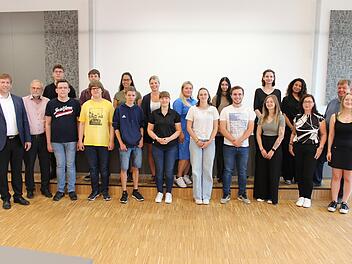 Landkreis Forchheim: Neue Nachwuchskr&auml;fte starten beim Landratsamt ihre Ausbildung