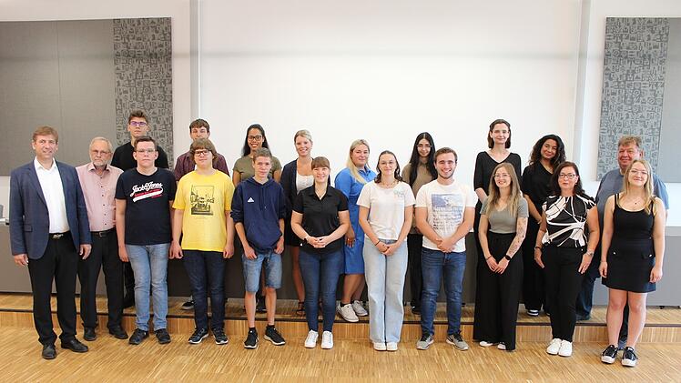 Landkreis Forchheim: Neue Nachwuchskr&auml;fte starten beim Landratsamt ihre Ausbildung