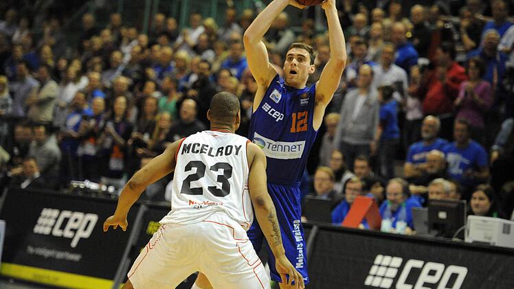 Joe Trapani (rechts) gegen Immanuel McElroy.