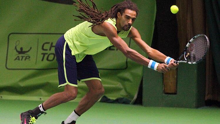 In Wimbledon hat er sensationell Rafael Nadal besiegt und ist auch heuer wieder in Eckental mit dabei: Publikumsliebling und "Paradiesvogel" Dustin Brown. Fotos: Bertram Wagner