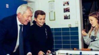 Landrat Johann Kalb macht im Jahresbericht des Landratsamtes stets eine gute Figur. Foto: Landratsamt