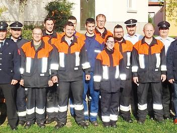 Neun junge Feuerwehrleute der Wehren Seubersdorf und Wunkendorf legten die Leistungspr&uuml;fung ab. Foto: Roland Dietz