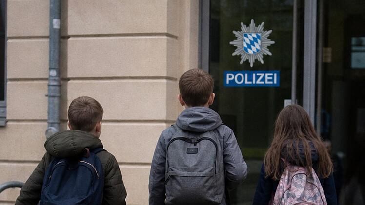 Kinder helfen Polizei nach Unfall in Kulmbacher Parkhaus