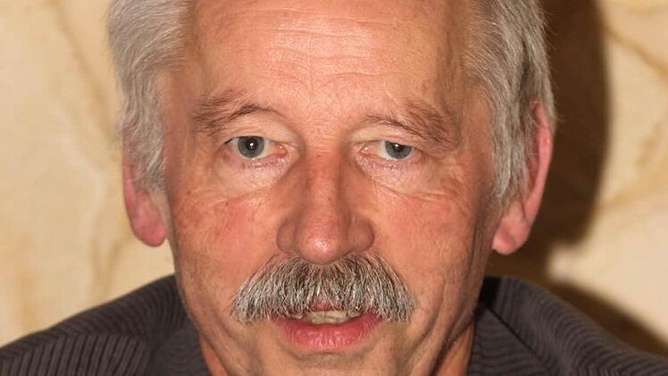 "Bei uns standen jeden Sonntag böhmische Knödel auf dem Tisch", erinnert sich der ödp-Kreisrat Oswald Türbl aus Schondra. Sein Vater stammte aus dem nordböhmischen Merkersdorf, der Groß aus Westböhmen. "Mein Vater ist nie wieder rübergefahren, aber ich war 1978 zum ersten Mal dort", berichtet Türbl über die Suche nach den familiären Wurzeln. Sein Vater sei direkt aus der Kriegsgefangenschaft in die Rhön gekommen und habe dort seine aus Schondra stammende Mutter geheiratet. Vor sieben Jahren r...