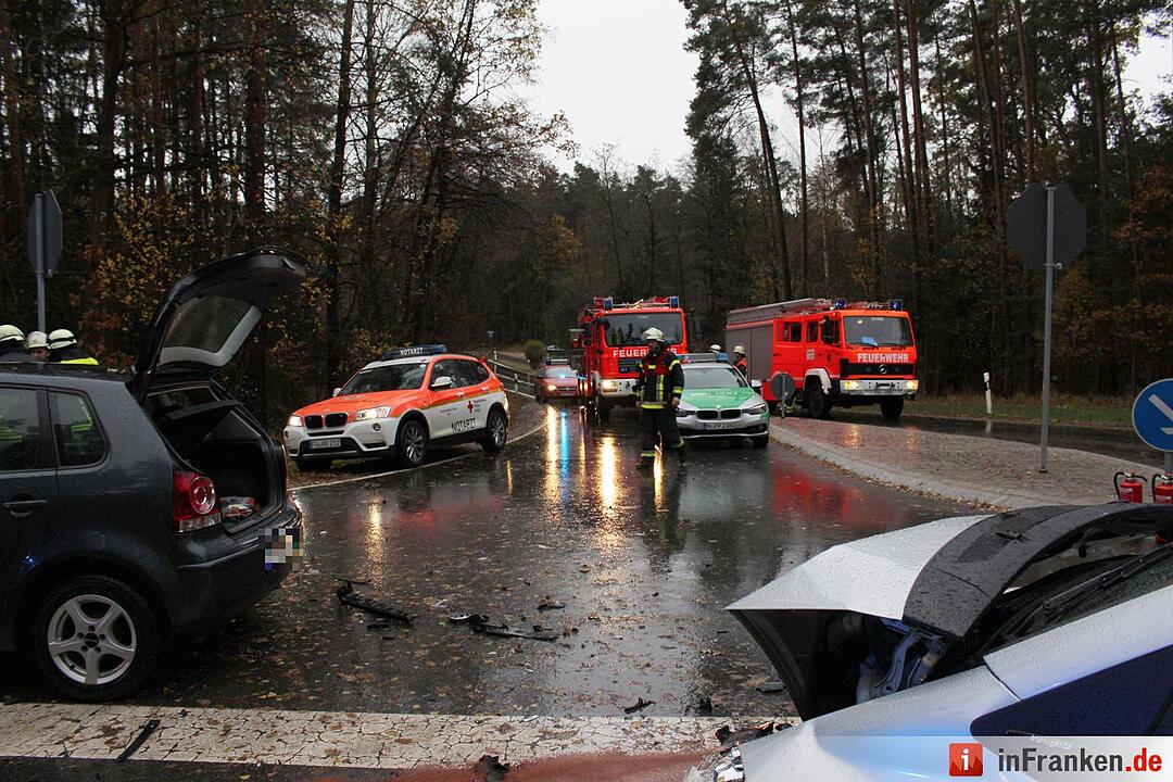 Kreis Fürth: Zwei Autos kollidieren bei Cadolzburg