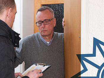 Betrüger schrecken vor nichts zurück: Sie setzen auf die Verunsicherung der Bevölkerung und versuchen auch mit angeblichen "Corona-Tests" an den Haustüren Geld zu erbeuten. Symbolbild: Polizei