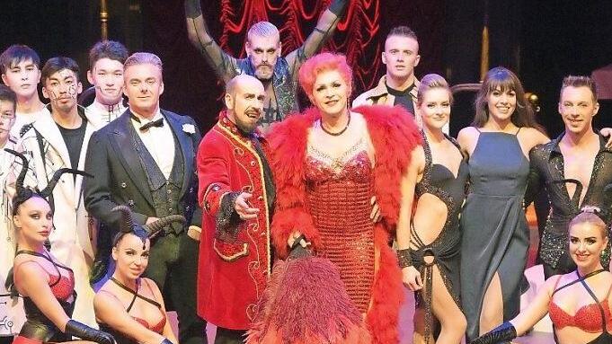 Als Graf Albin von Pester stand Marcus Geuss im Da Capo Varieté in Darmstadt vor über 25 000 Zuschauern täglich auf der Bühne. Die erfolgreiche Show "Nacht der Vampire", die noch einmal für Dezember geplant war, wurde abgesagt.