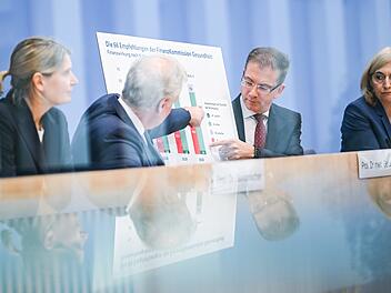 Pressekonferenz von Bundesgesundheitsministerin Warken