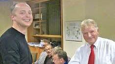 Für die Waldwirtschaft: Revierförster Pascal Hecht und Bürgermeister Franz Büttner . Foto: Gerd Schaar