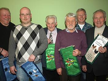 Der Kleintierzuchtverein Oerlenbach ehrte seine Vereinsmeister 2014 (von links): Jürgen Günder, Tobias Günder, Walter Oschmann, Michael Günder, Meinhard Olbrich und Herbert Reichert. Foto: Stefan Geiger