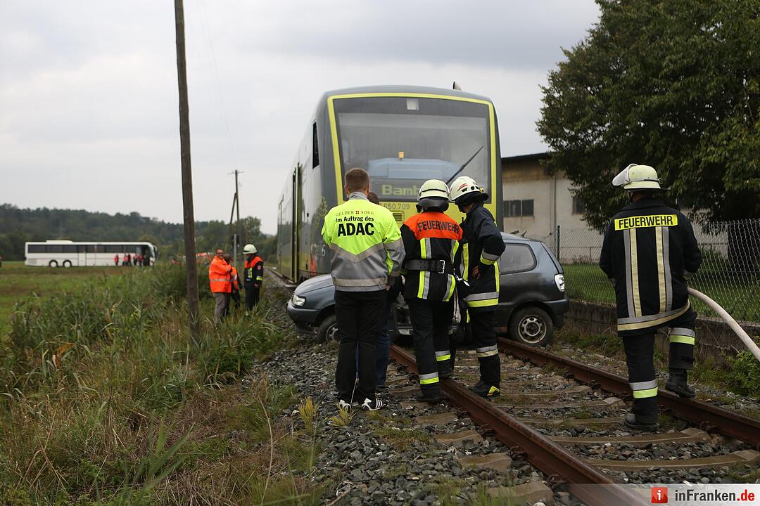 Zug erfasst Auto im Kreis Haßberge