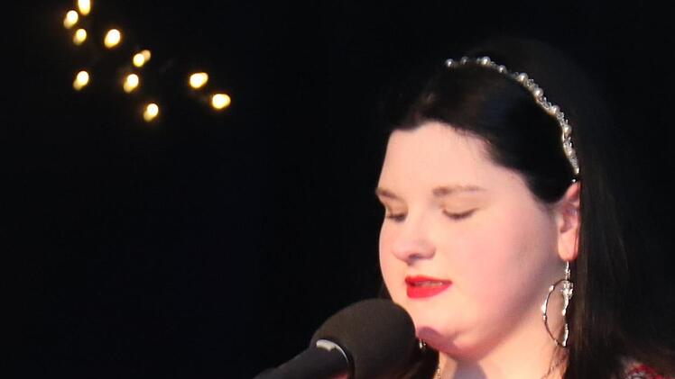 Maja Heubeck mit ihrem etwas bissigen Überraschungstext   Foto: Johanna Blum