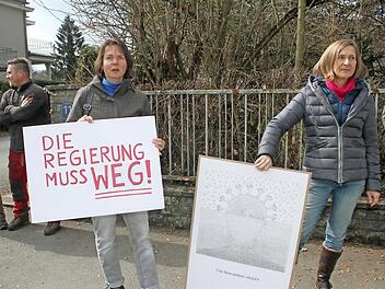 Ohne Maske provozierten einige Demonstrierende mit regierungsfeindlichen Parolen.