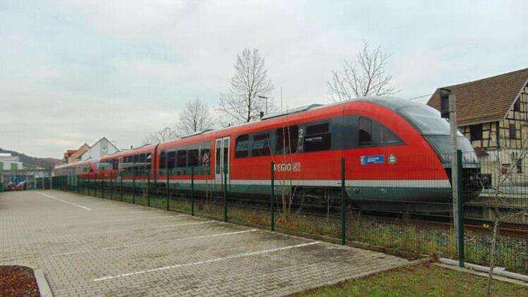 Der Zug muss in Igensdorf warten. Foto: Petra Malbrich
