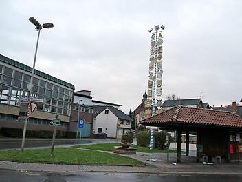 Der Ist-Zustand der Dorfmitte von Weitramsdorf. Hier soll in den kommenden Jahren etwas zum Positiven verändert werden.  Foto: Bettina Knauth