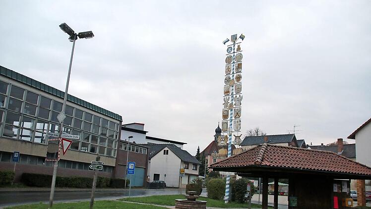 Der Ist-Zustand der Dorfmitte von Weitramsdorf. Hier soll in den kommenden Jahren etwas zum Positiven verändert werden.  Foto: Bettina Knauth